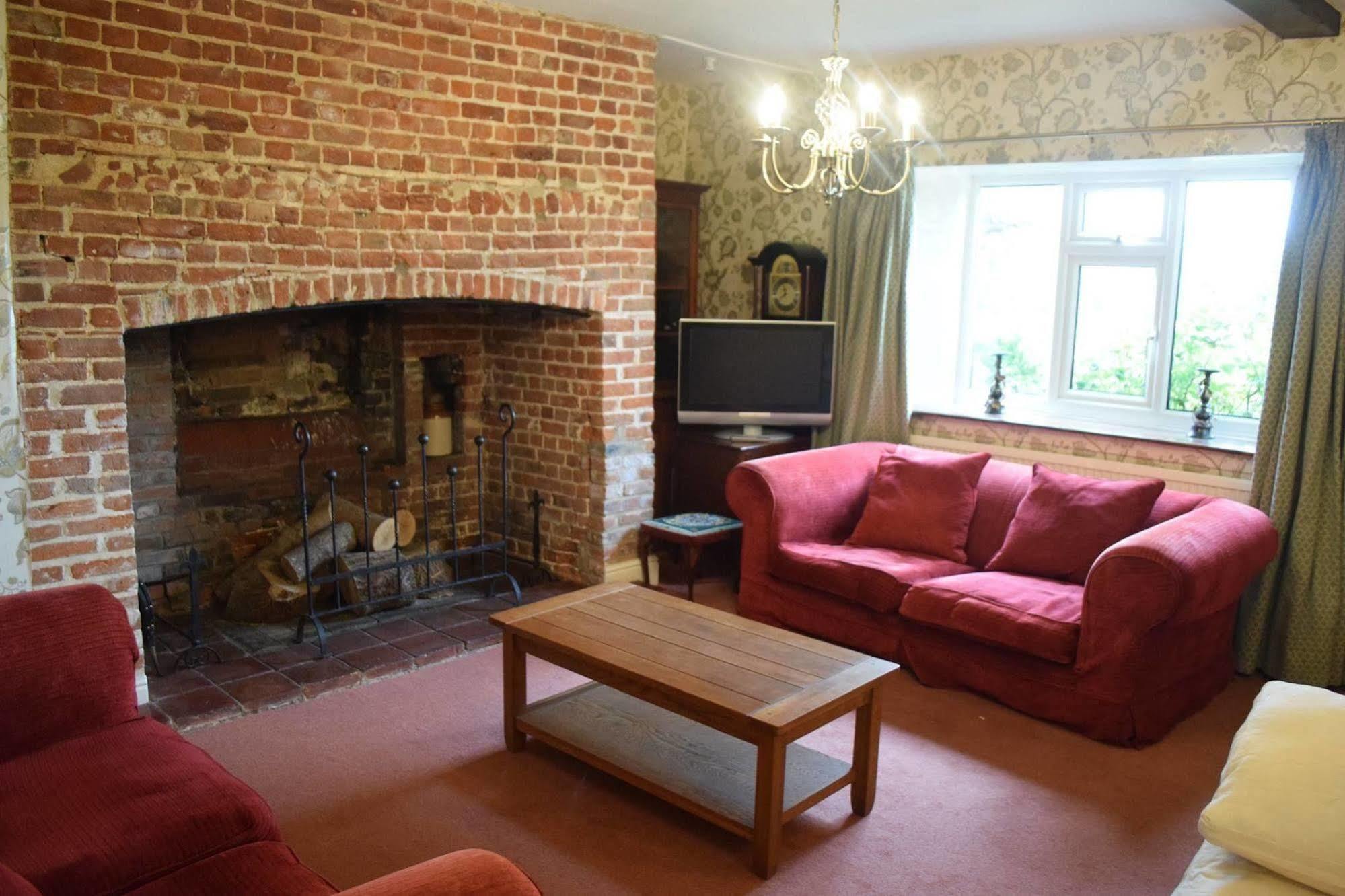 At The Farmhouse Hunters Hall Hotel Dereham Bagian luar foto