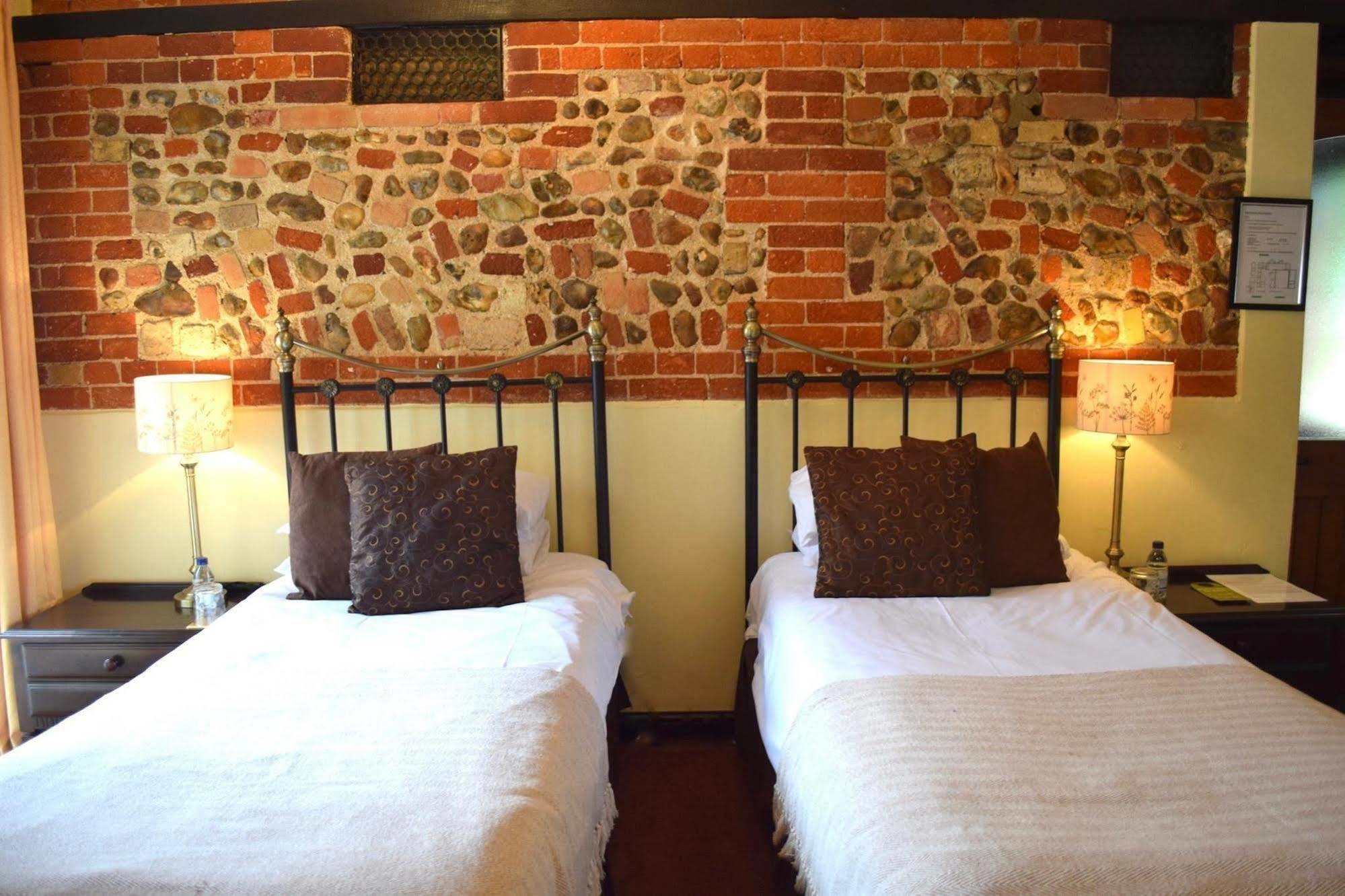 At The Farmhouse Hunters Hall Hotel Dereham Bagian luar foto