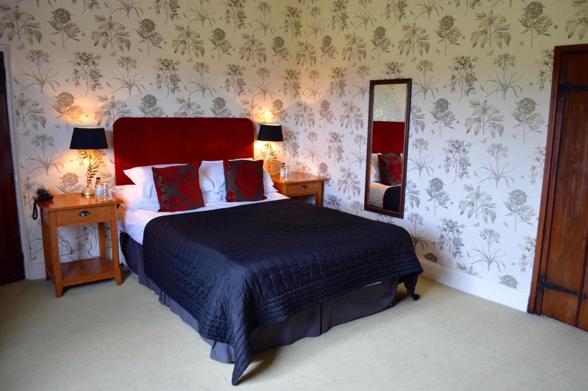 At The Farmhouse Hunters Hall Hotel Dereham Bagian luar foto