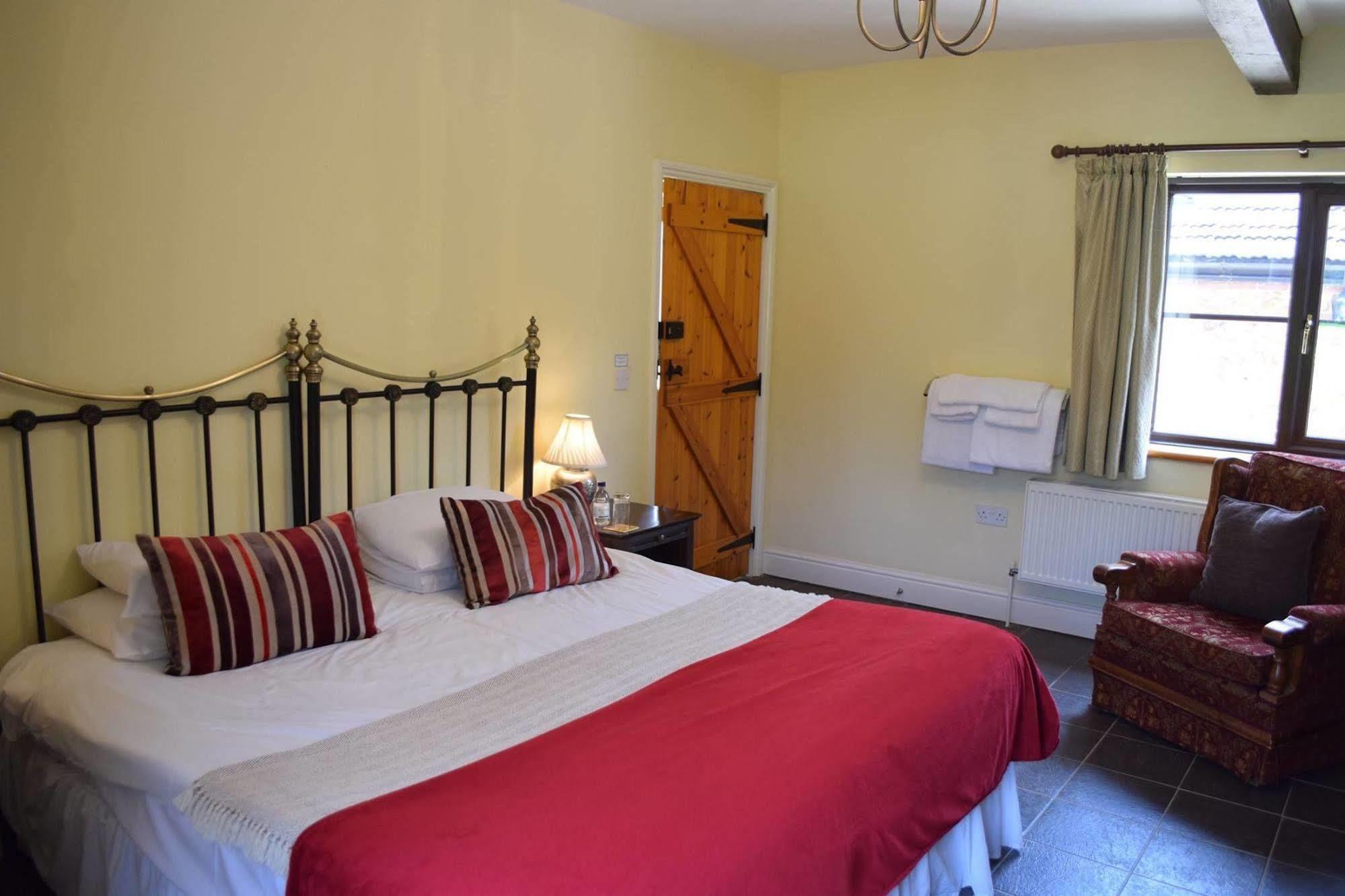 At The Farmhouse Hunters Hall Hotel Dereham Bagian luar foto